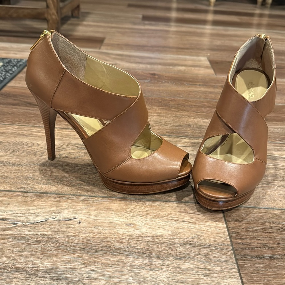 Michel Kors tan platform heels